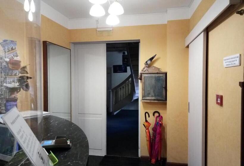 اتاق استاندارد سه نفره, Zinc Old Town  Hostel
