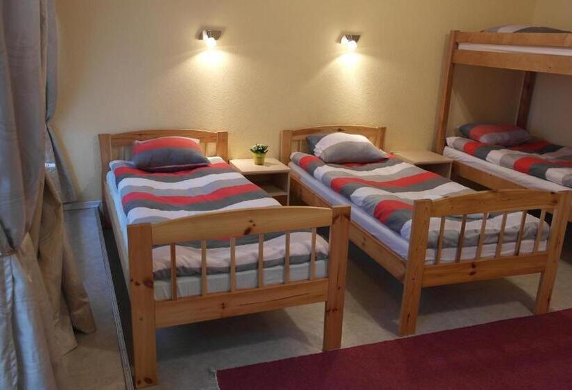 اتاق استاندارد چهار تخته, Zinc Old Town  Hostel