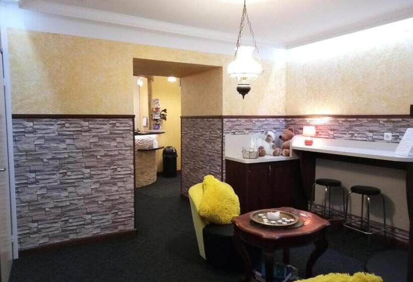 اتاق استاندارد چهار تخته, Zinc Old Town  Hostel