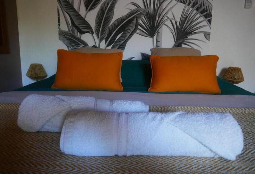 اتاق استاندارد, Les Baroudeurs Hostel