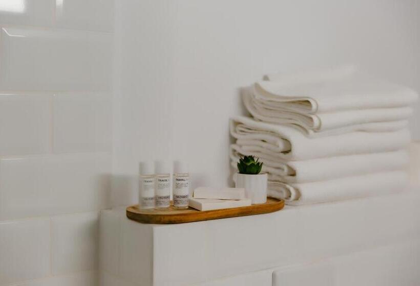 חדר משפחתי נוף לגינה, La Fontaine