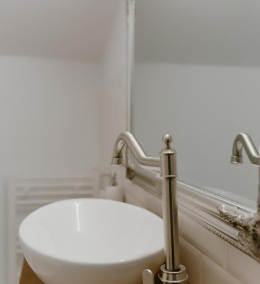 חדר משפחתי נוף לגינה, La Fontaine