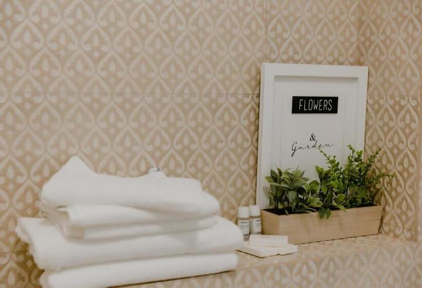 חדר סטנדרט, מיטת קינג, מותאם לאדם עם מוגבלויות, La Fontaine