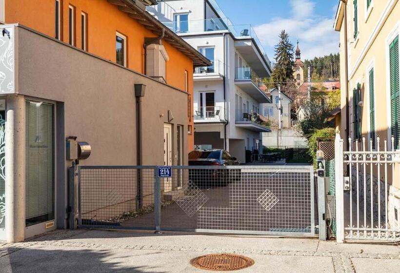 חדר משפחתי, Luxury Apartment Monte Carlo