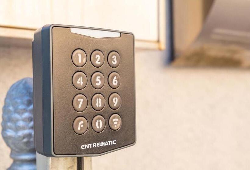 חדר אקונומי, Luxury Apartment Monte Carlo