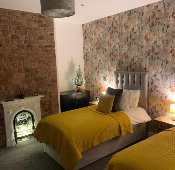 デラックススタジオ, 46 Ashfield Rd, Altrincham