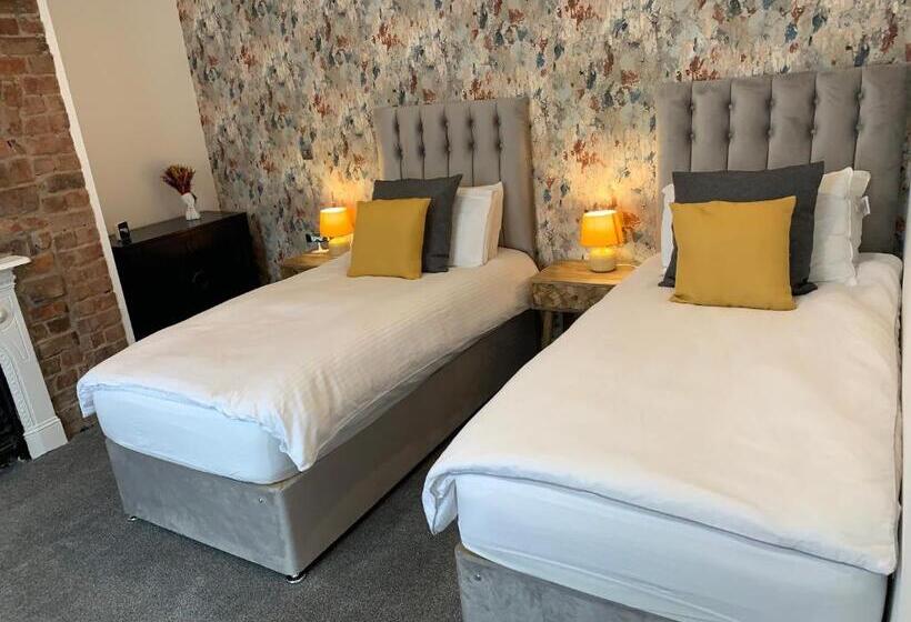 デラックススタジオ, 46 Ashfield Rd, Altrincham