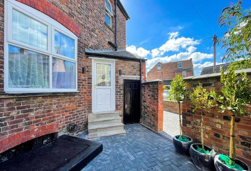 デラックススタジオ, 46 Ashfield Rd, Altrincham