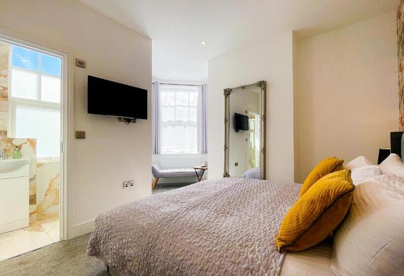 Номер Стандарт, 46 Ashfield Rd, Altrincham