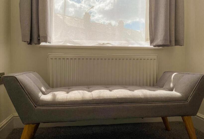 スタンダードルーム, 46 Ashfield Rd, Altrincham