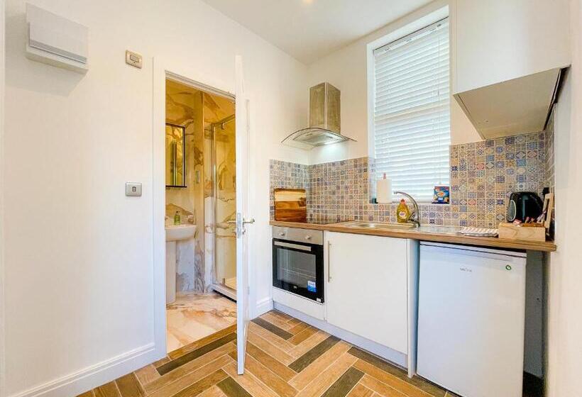 Студия Deluxe, 46 Ashfield Rd, Altrincham