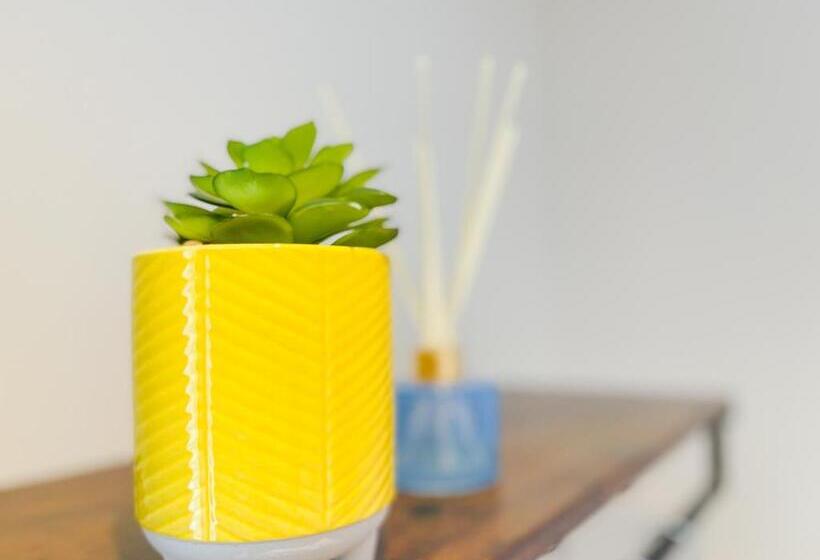 スタンダードルーム, 46 Ashfield Rd, Altrincham