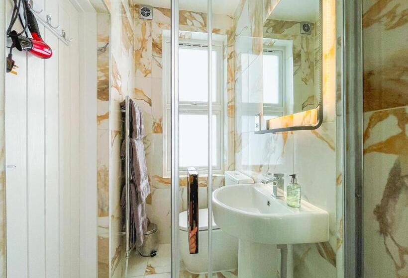 キングサイズベッドのスタンダードルーム, 46 Ashfield Rd, Altrincham