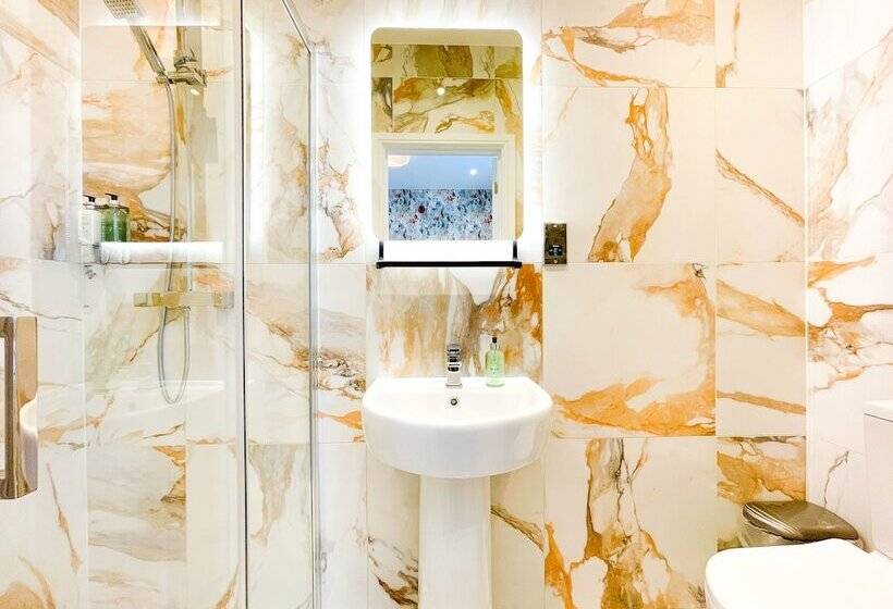 キングサイズベッドのスタンダードルーム, 46 Ashfield Rd, Altrincham