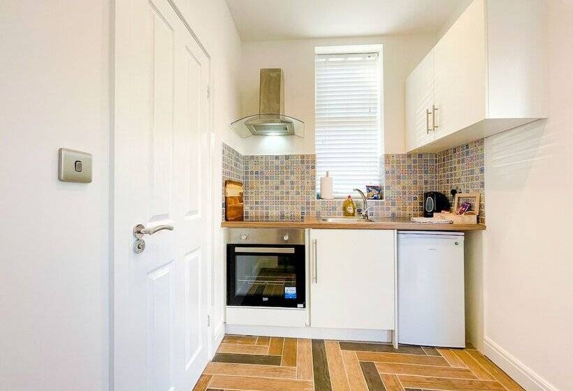 デラックススタジオ, 46 Ashfield Rd, Altrincham