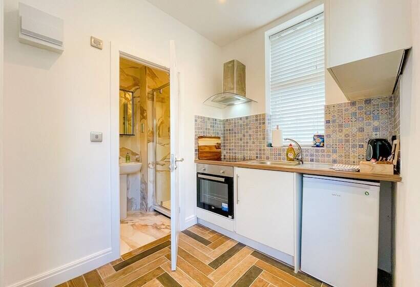 Студия Deluxe, 46 Ashfield Rd, Altrincham