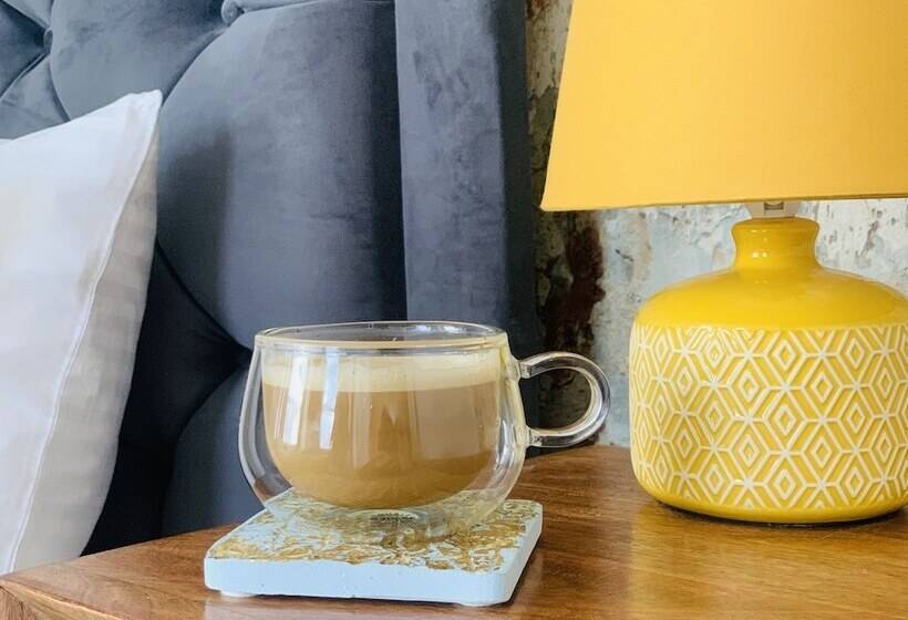 デラックススタジオ, 46 Ashfield Rd, Altrincham