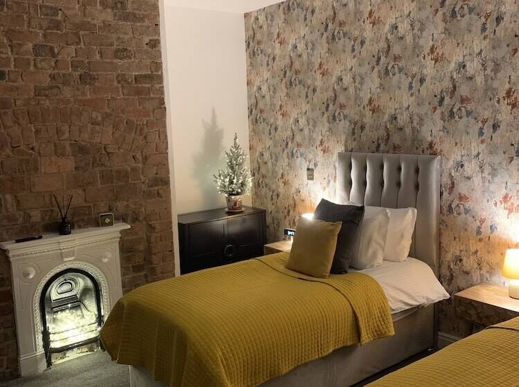 デラックススタジオ, 46 Ashfield Rd, Altrincham