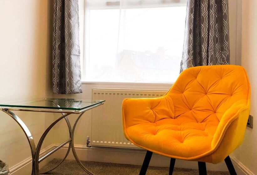 キングサイズベッドのスタンダードルーム, 46 Ashfield Rd, Altrincham