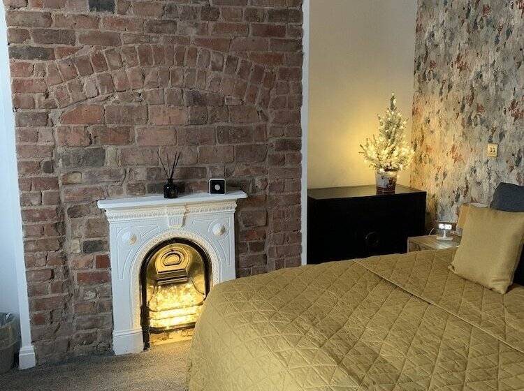 デラックススタジオ, 46 Ashfield Rd, Altrincham