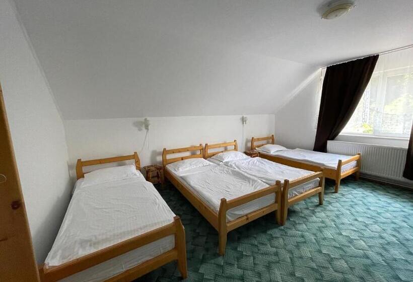 غرفة قياسية رباعية, Kati Guesthouse