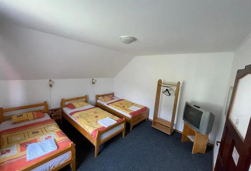 庭の見えるスタンダードトリプルルーム, Kati Guesthouse