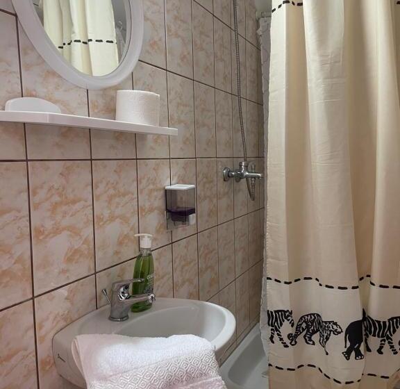 غرفة قياسية ثلاثية مطلة علي الحديقة, Kati Guesthouse