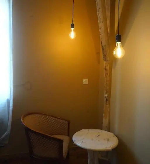 スタンダード4人部屋, Azal1889