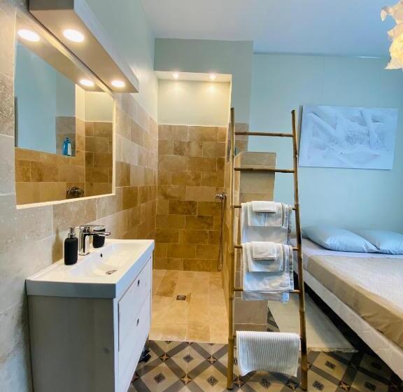 غرفة قياسية, La Maison Gerval