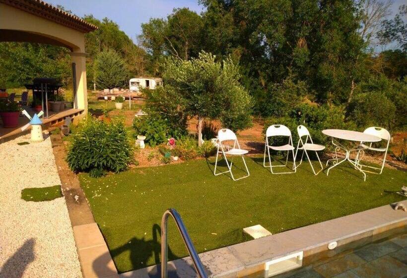 Номер Стандарт Вид на Бассейн, Villa Les Marmottes