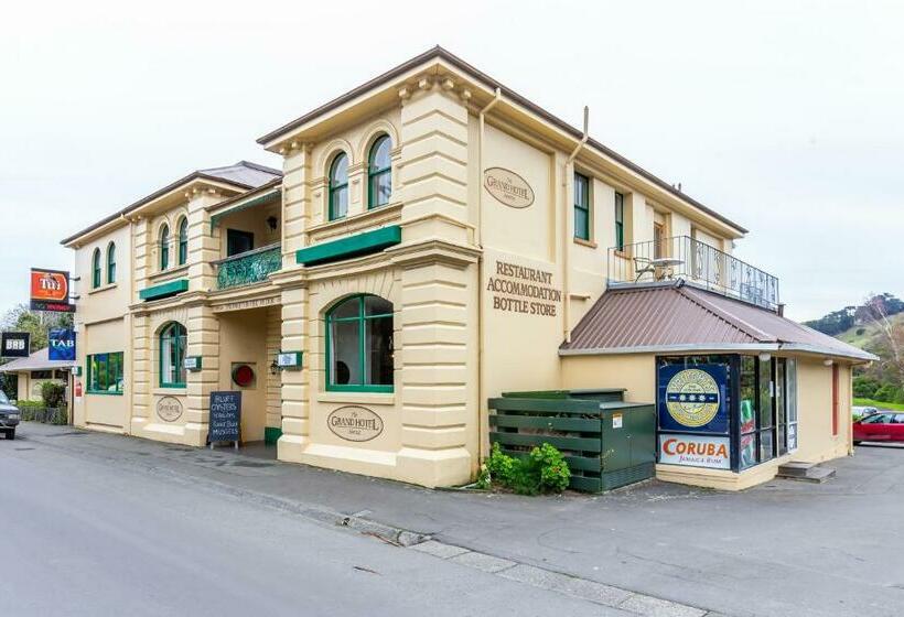 家庭间, The Grand Hotel & Bar   Akaroa