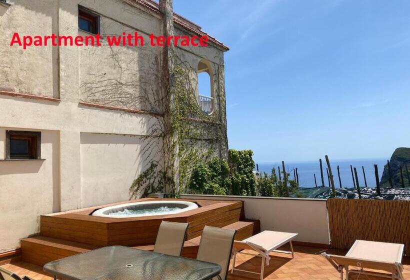 شقة غرفة واحدة مزودة بتراس, Villa Mariel Suites & Apartment