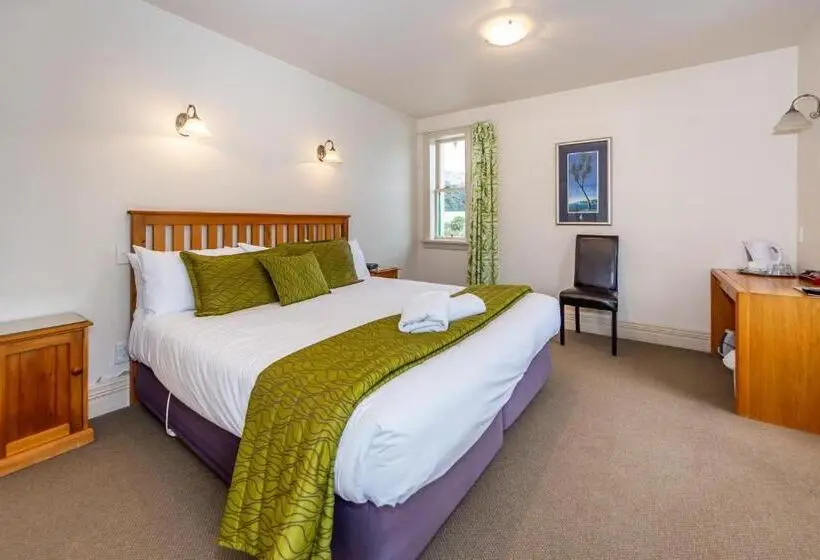 キングサイズベッドのスタンダードルーム, The Grand Hotel & Bar Akaroa