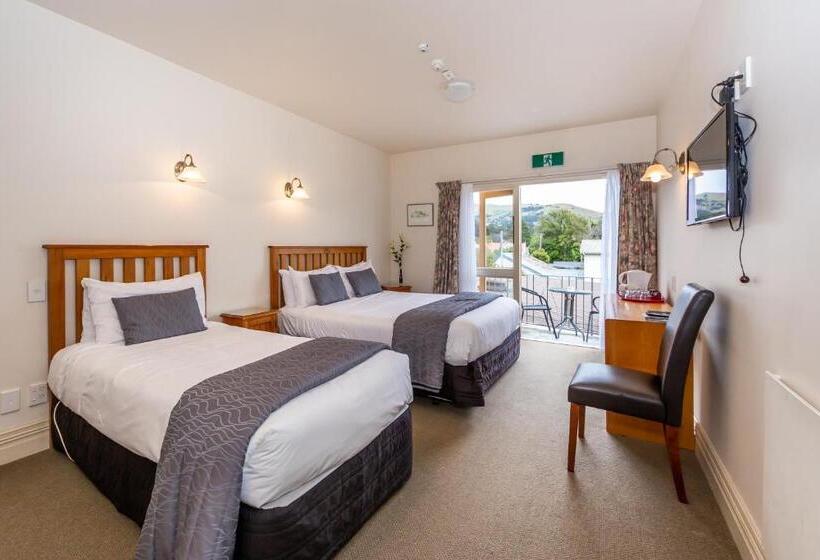 חדר משפחתי, The Grand Hotel & Bar   Akaroa