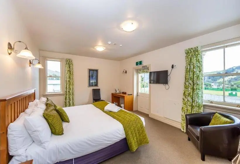 キングサイズベッドのスタンダードルーム, The Grand Hotel & Bar Akaroa