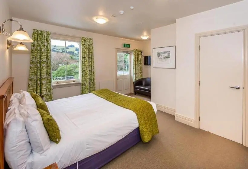 キングサイズベッドのスタンダードルーム, The Grand Hotel & Bar Akaroa