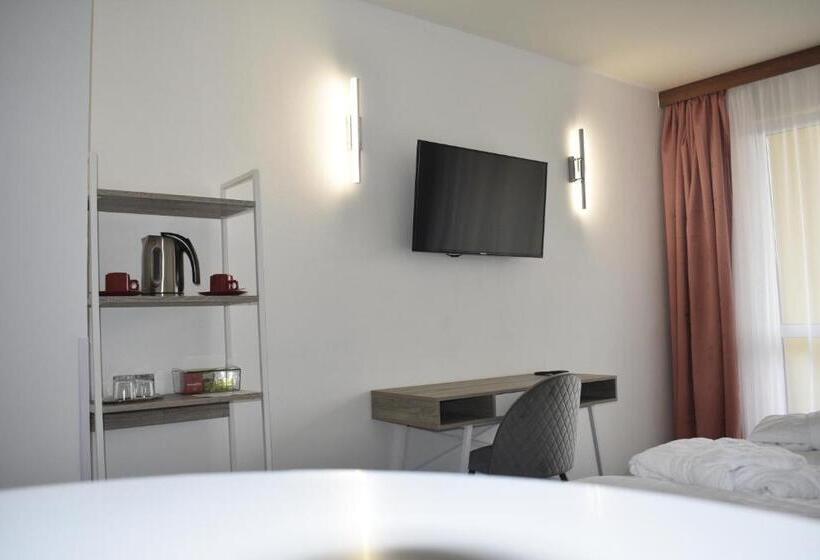 غرفة قياسية مزوَّدة بشُرفة, Ubytování Hanka V Hotelovém Pokoji C408 Top View