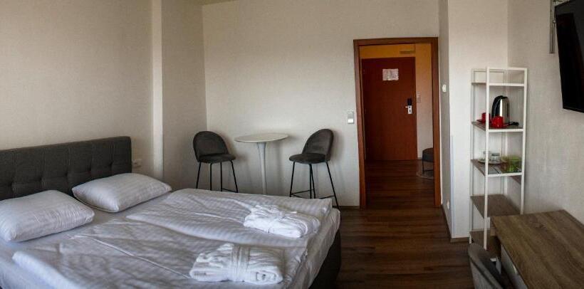 غرفة قياسية مزوَّدة بشُرفة, Ubytování Hanka V Hotelovém Pokoji C408 Top View