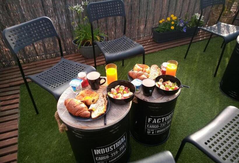 غرفة قياسية, Rooftop Face à La Cité  Rfc