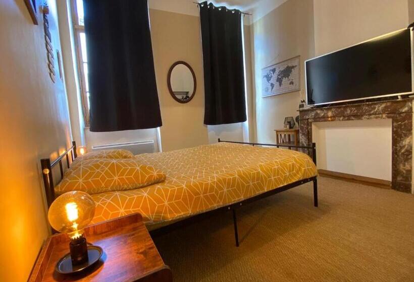 غرفة قياسية, Rooftop Face à La Cité  Rfc