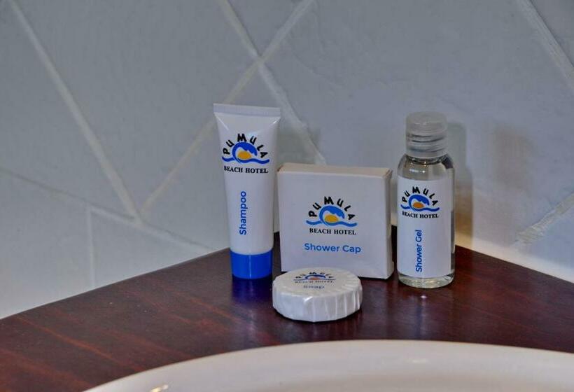 חדר משפחתי, Pumula Beach