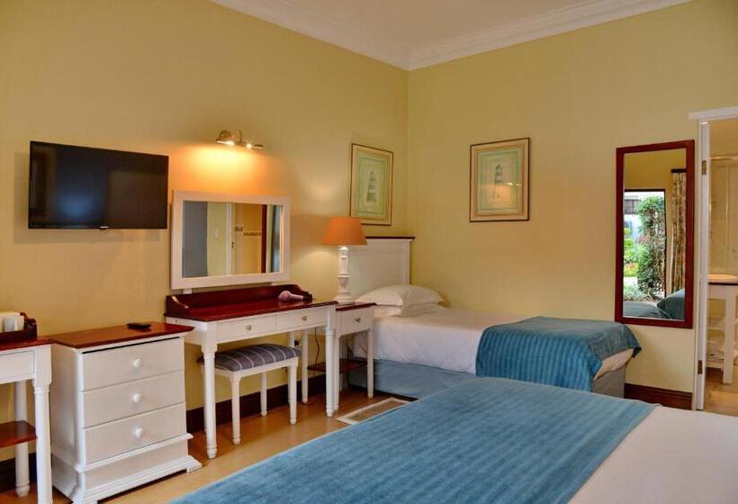 חדר סטנדרט לשלושה, Pumula Beach