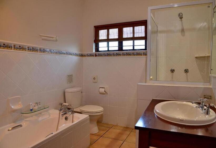 חדר משפחתי, Pumula Beach