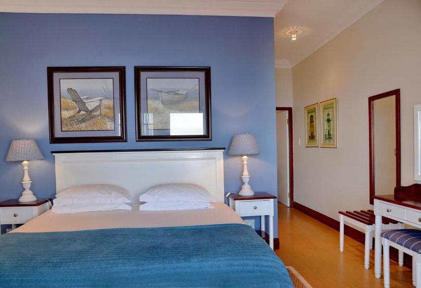 חדר משפחתי, Pumula Beach