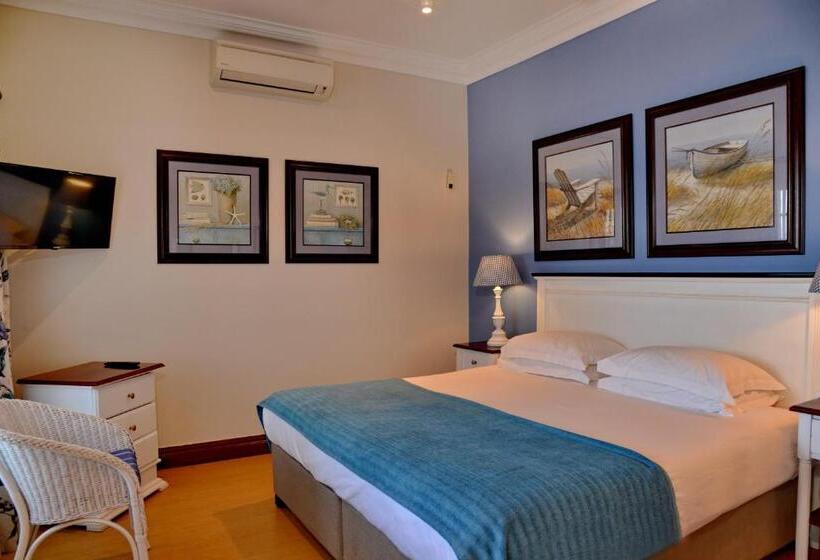 חדר משפחתי, Pumula Beach