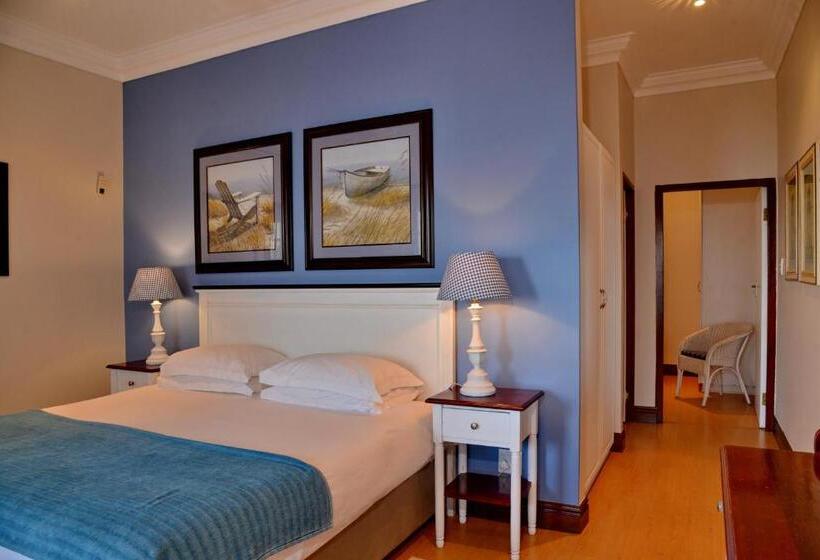 חדר משפחתי, Pumula Beach