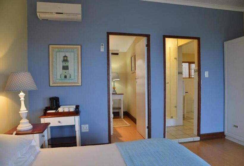 חדר סטנדרט לשלושה, Pumula Beach