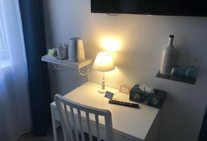 스탠다드 룸 킹사이즈 침대, La Vie En Roses