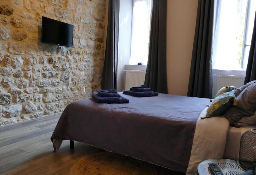 适合残疾人士使用的带超级大床的标准间, Au Pied De La Béalière