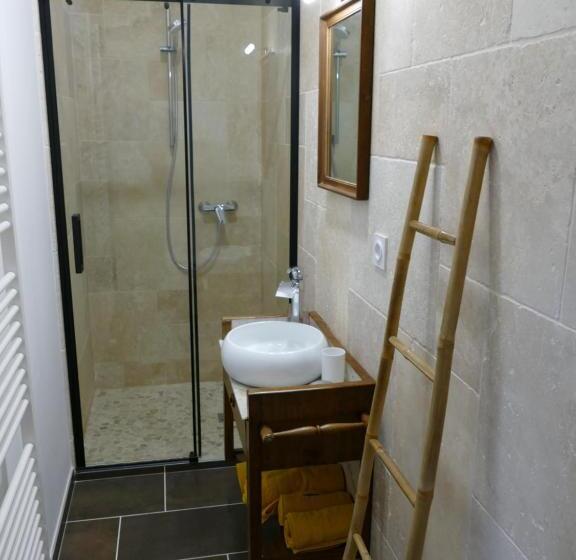 标准间, Au Pied De La Béalière